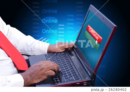 Man using laptop 26280402