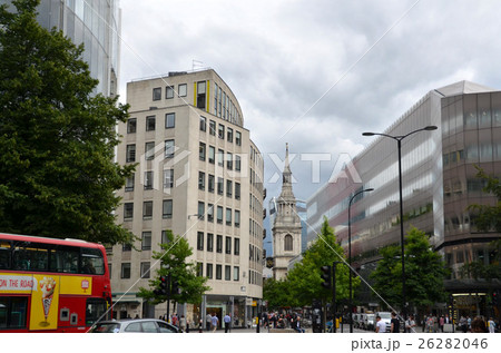 この鐘の音が聞こえる範囲がロンドンだったセント・メアリー・ル・ボウ教会 26282046