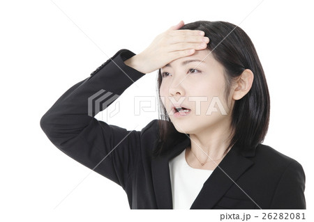 頭痛の若い女性 26282081