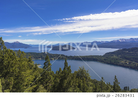 バリローチェの展望台よりナウエル・ウアピ湖 バリローチェの展望台よりナウエル・ウアピ湖 26283431