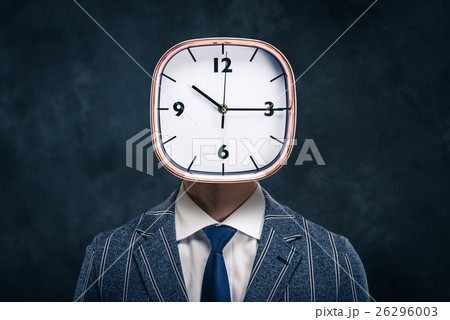 顔が時計のビジネスマン 顔が時計のビジネスマン 26296003