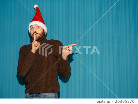 Surprised christmas man wearing a santa hat Surprised christmas man wearing a santa hat 26305570