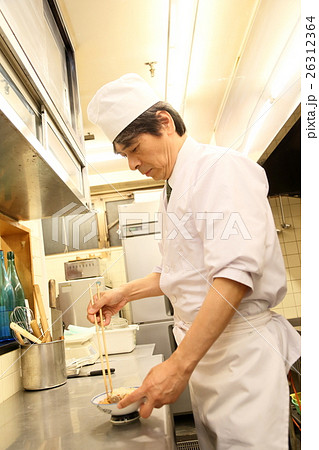 居酒屋　料亭　メニュー　献立　考える 26312364