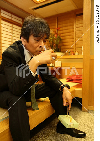 忘年会 居酒屋 酔っ払い 忘年会 居酒屋 酔っ払い 26312379