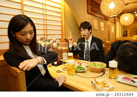忘年会 居酒屋 早く帰りたい女性 忘年会 居酒屋 早く帰りたい女性 26312604