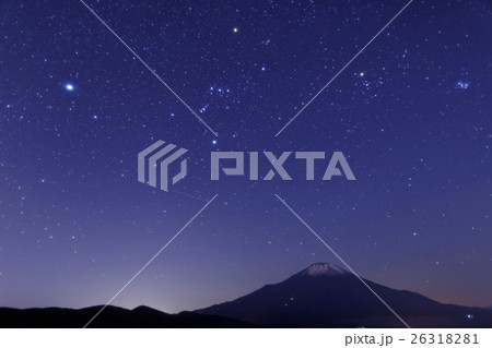 富士山と冬の星座（山中湖・明神山） 26318281