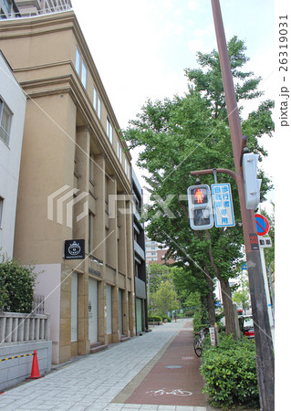 なにわ筋歩道と赤信号/大阪府大阪市西区 26319031