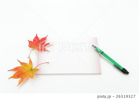 もみじと便箋とボールペン もみじと便箋とボールペン 26319327