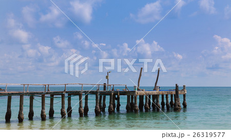 Pier leading to the ocean Pier leading to the ocean 26319577