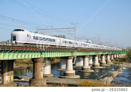 多摩川の鉄橋を渡る中央線E351系特急スーパーあずさ号 多摩川の鉄橋を渡る中央線E351系特急スーパーあずさ号 26320862