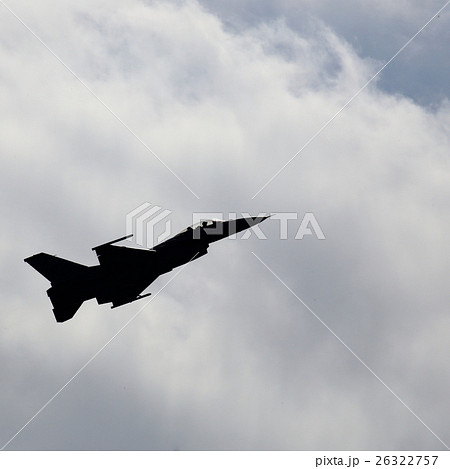 F 2ジェット戦闘機のシルエットの写真素材