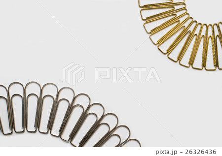 金属のクリップを並べて 金属のクリップを並べて 26326436