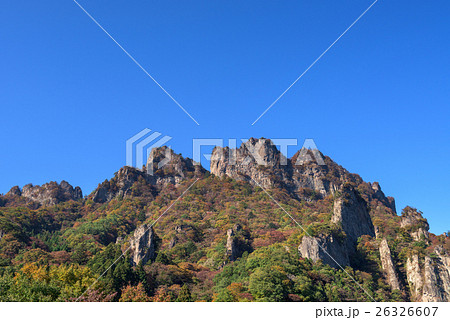 岩山と青空の風景 26326607
