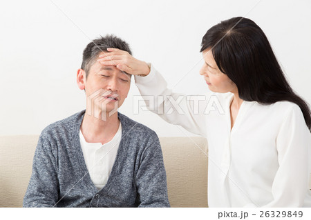 体調不良の夫 26329849