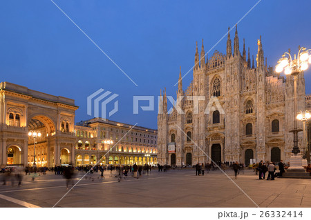 Travel in Europe : Piazza Del Duomo of Milan 26332414