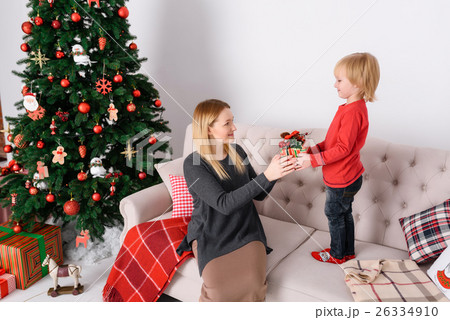 Mom gives a child Christmas gift 26334910