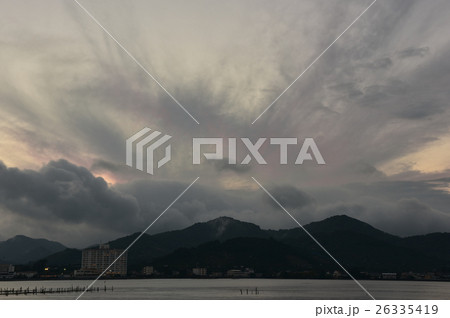 夕景 雨上りの猪鼻湖 夕景 雨上りの猪鼻湖 26335419