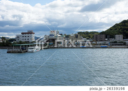 小豆島土庄港（フェリー出航後の風景） 26339198