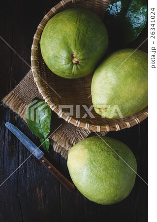Green Pomelos Green Pomelos 26341024