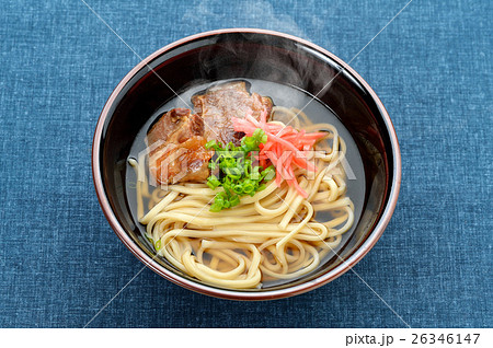 注意）湯気はレタッチ合成です。沖縄郷土料理ソーキそば。 26346147