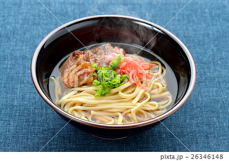 注意)湯気はレタッチ合成です。沖縄郷土料理ソーキそば。 注意)湯気はレタッチ合成です。沖縄郷土料理ソーキそば。 26346148