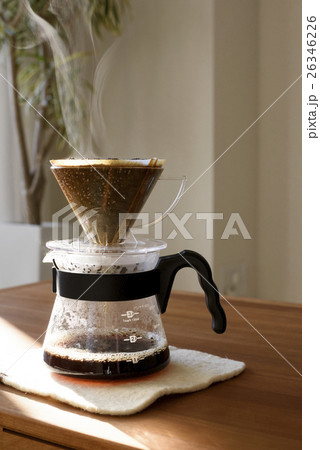 ハンドドリップで淹れるコーヒー 26346226