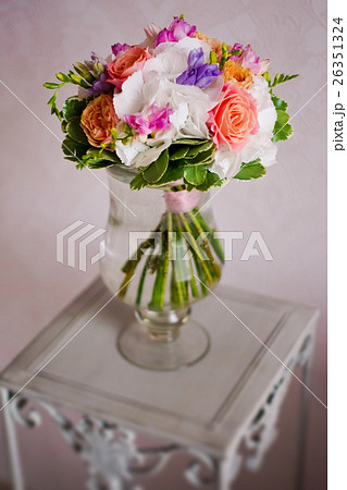 wedding bouquet of flowers  wedding bouquet of flowers  26351324