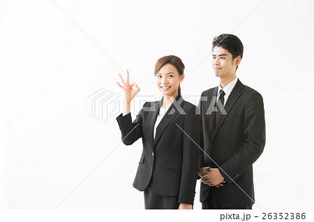 スーツ姿の男女 スーツ姿の男女 26352386