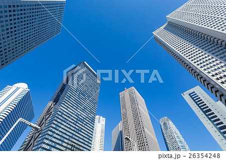 東京_新宿_高層ビル街ビジネスイメージ 26354248
