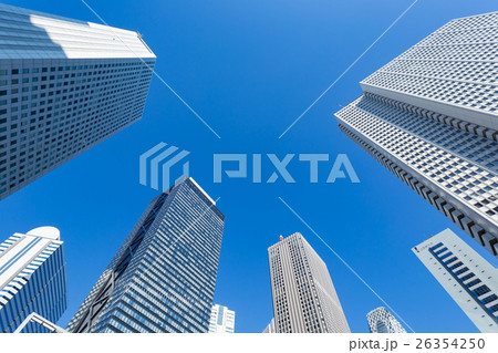 東京_新宿_高層ビル街ビジネスイメージ 26354250