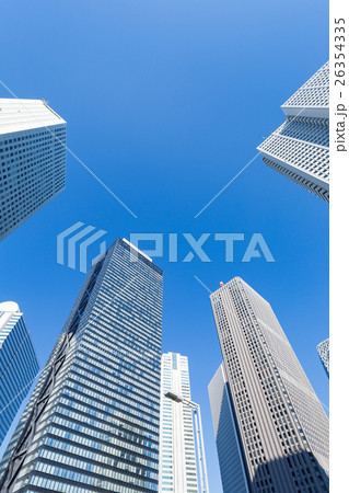 東京_新宿_高層ビル街ビジネスイメージ 26354335