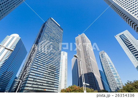 東京_新宿_高層ビル街ビジネスイメージ 26354336
