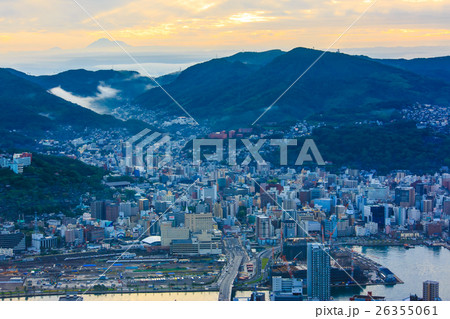 稲佐山からの雲海の眺め　夜明け　長崎市街地を望む 26355061
