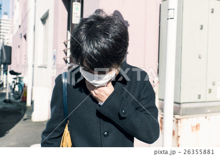 咳き込む男性 26355881
