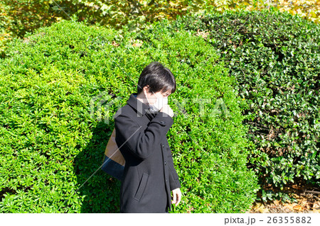 咳き込む男性 26355882