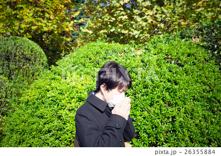 咳き込む男性 26355884