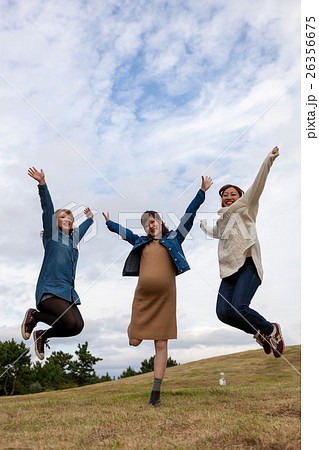 女子会 仲良し 3人 女子会 仲良し 3人 26356675