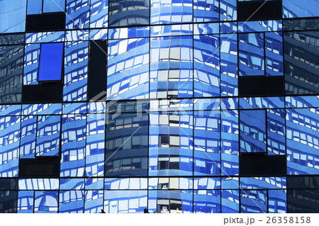 USA, New York State, New York City, Glass facade of skyscraper 26358158