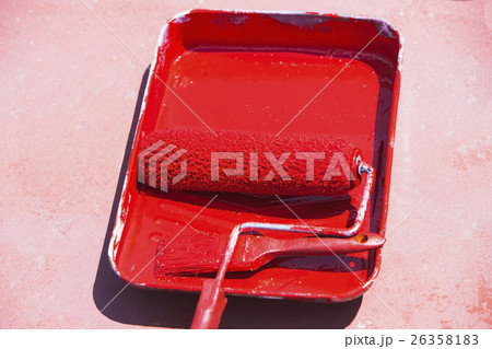 Paint roller in tray with red paint 26358183