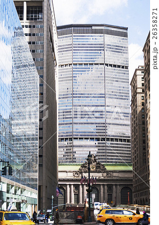 USA, New York State, New York City, Manhattan, Grand Central Station surrounded by skyscrapers USA, New York State, New York City, Manhattan, Grand Central Station surrounded by skyscrapers 26358271