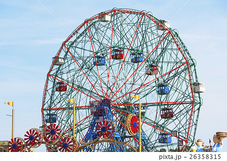 USA, New York State, New York City, Coney Island, Ferris wheel in amusement park USA, New York State, New York City, Coney Island, Ferris wheel in amusement park 26358315