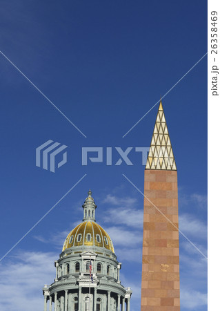 USA, Colorado, Denver, Capitol State building and Veterans monument against blue sky USA, Colorado, Denver, Capitol State building and Veterans monument against blue sky 26358469