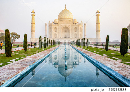 The Taj Mahal is an ivory-white marble mausoleum  26358983