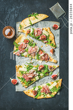 Fig, prosciutto, arugula and sage flatbread pizza Fig, prosciutto, arugula and sage flatbread pizza 26359844