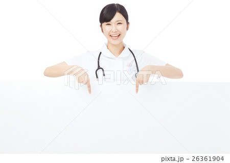 女性 看護師 指差しの写真素材