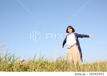 女性ポートレート（秋） 26363952