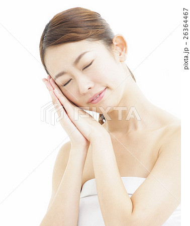 ビューティー スキンケア 女性 ビューティ 脱毛 若い女性 ボディケア ビューティー スキンケア 女性 ビューティ 脱毛 若い女性 ボディケア 26364467