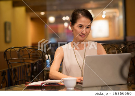 ミドル ビジネスウーマン イメージ 26366660