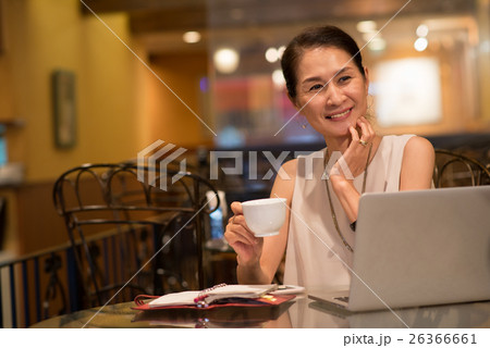 ミドル ビジネスウーマン イメージ ミドル ビジネスウーマン イメージ 26366661