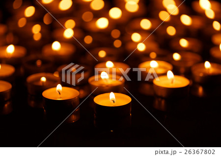 Burning candles with shallow depth of field Burning candles with shallow depth of field 26367802